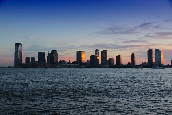 Jersey City Usa Downtown Skyline Med Hudsonfloden Solnedgången Ljus — Stockfoto