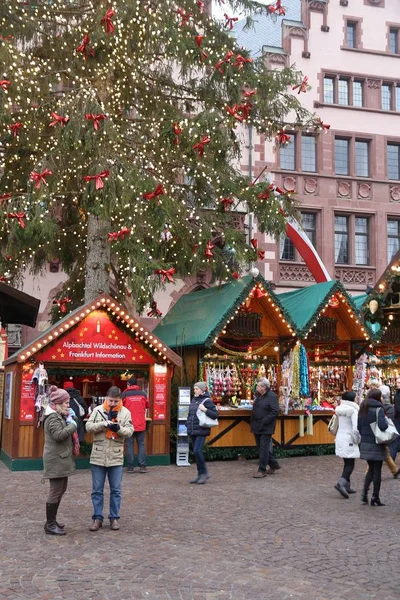 Frankfurt Németország December 2016 Emberek Ellátogatnak Karácsonyi Piacra Frankfurtban Németországban — Stock Fotó