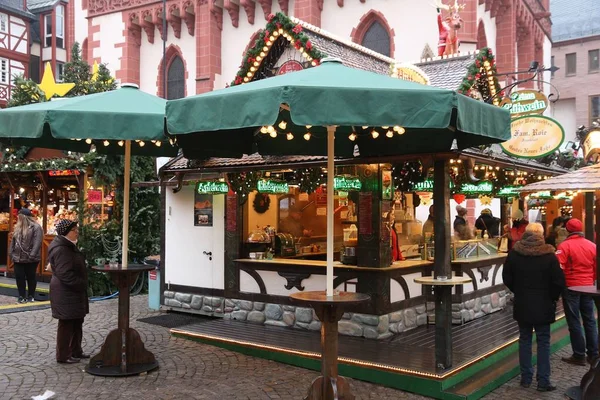 Frankfurt Alemanha Dezembro 2016 Pessoas Visitam Mercado Natal Frankfurt Alemanha — Fotografia de Stock