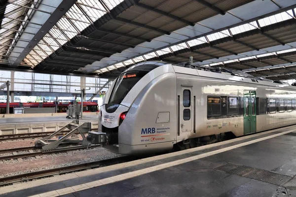 Чемниц Германия Мая 2018 Года Поезд Ждет Главной Станции Hauptbahnhof — стоковое фото