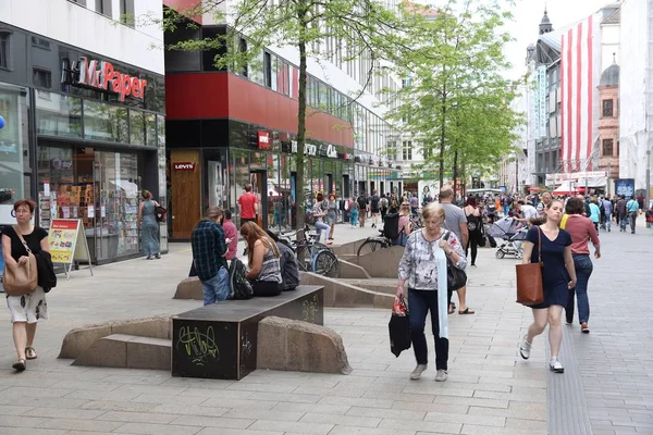 Leipzig Germania Mai 2018 Oamenii Fac Cumpărături Strada Grimmaische Din — Fotografie, imagine de stoc