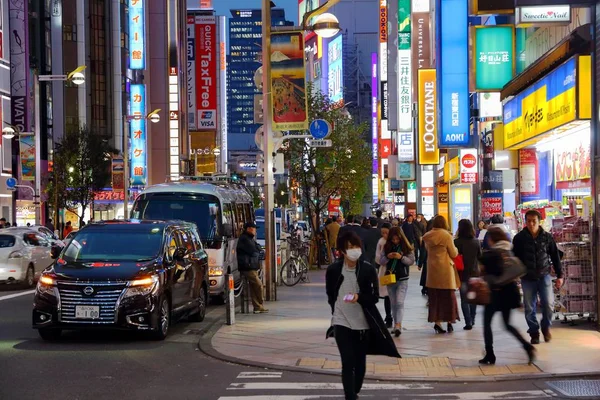 Tokyo Japan November 2016 People Walk Neon Lights Shinjuku District — Stock Photo, Image