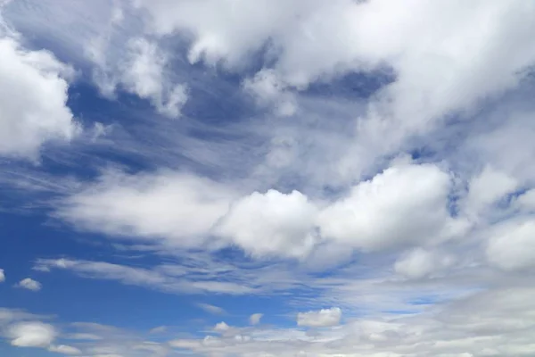 White Fluffy Clouds Blue Sky Idyllic Background Abstract — Stock Photo, Image