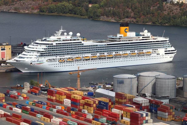 瑞典斯德哥尔摩 2018年8月24日 瑞典斯德哥尔摩港的科斯塔 马吉卡号船 科斯塔邮轮是嘉年华公司的一部分 — 图库照片