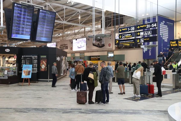 Гётеборг Швеция Августа 2018 Года Пассажиры Посещают Аэропорт Гётеборг Ландветтер — стоковое фото