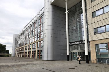 Doncaster, İngiltere - 12 Temmuz 2016: Doncaster College İngiltere'de bina. Doncaster College 13.500 öğrenciler var.