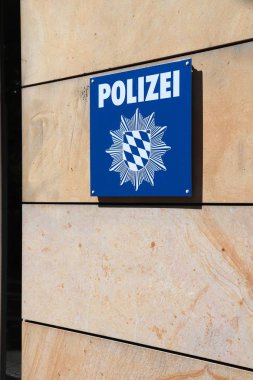 Nürnberg, Almanya - 6 Mayıs 2018: polis merkezi işareti Nuremberg, Almanya. Bavyera Eyalet polisi (Bayerische Staatliche Polizei) 33.500 görevlileri istihdam.