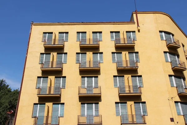 アパートの一般的なブロック ティミショアラ ルーマニアの平均の都市居住用財産 — ストック写真