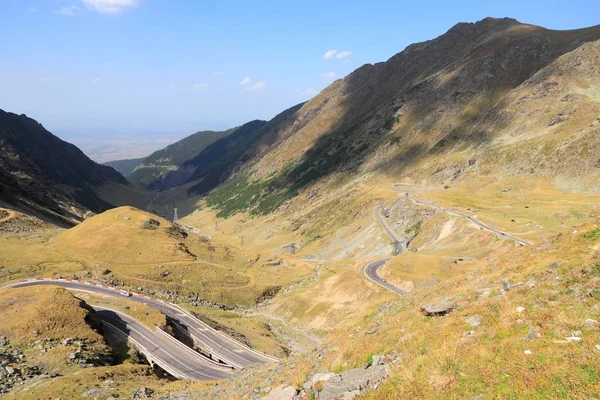 横贯罗马尼亚法加兰公路 罗马尼亚法加拉斯山区的山区公路 — 图库照片