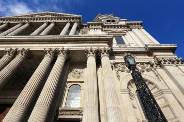 Londra, İngiltere. Saint Paul's Cathedral cephe mimarisi.
