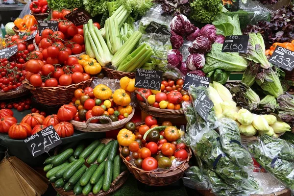 London Borough Market Tomates Pepinos Apio Puesto Mercado —  Fotos de Stock