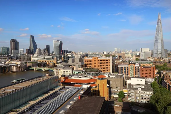 伦敦英国天际线 泰晤士河和摩天大楼市 — 图库照片