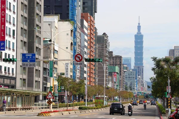 2018年12月4日 台北市の新義路 台北市は台湾の首都で 人口は850万人です — ストック写真