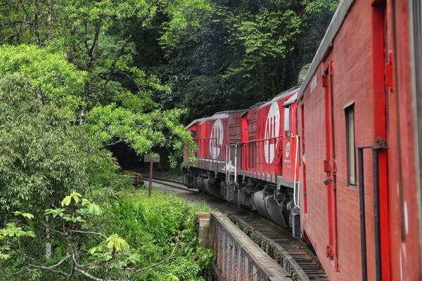 Серра Верде Бразил Октября 2014 Люди Ездят Поезде Serra Verde — стоковое фото