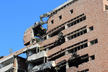 Belgrade, Sırbistan - 15 Ağustos 2012: Savaş imha Belgrad, Sırbistan için. Savunma bina Yugoslav Bakanlığı bombalandı ve 1999 yılında Nato koalisyon kuvvetleri tarafından zarar görmüş..