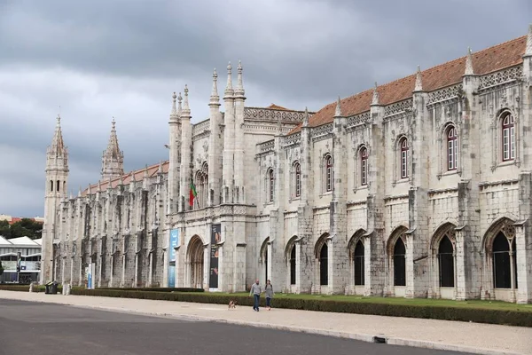 Lisabon Portugalsko Června 2018 Lidé Navštěvují Jerónimos Monastery Nebo Hieronymites — Stock fotografie