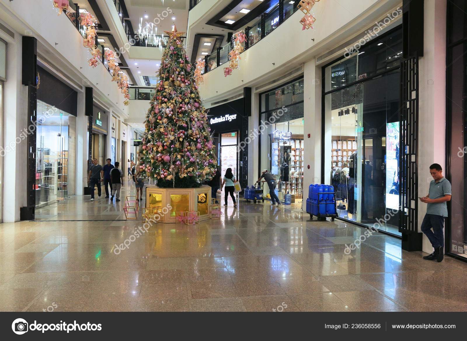 Manila Philippines December 2017 People Visit Greenbelt Shopping