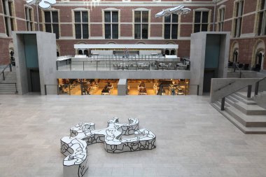 Amsterdam, Hollanda - 9 Temmuz 2017: Rijksmuseum Amsterdam Modern mimarisi. Müzede 1200-2000 yıl 1 milyon nesnelerden bir koleksiyona sahiptir.