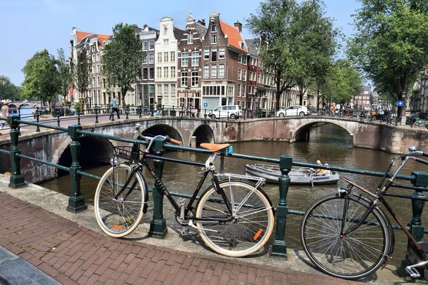 Amsterdam Nederland Juli 2017 Mensen Bezoeken Leidsegracht Keizersgracht Kanaal Doorkomst — Stockfoto