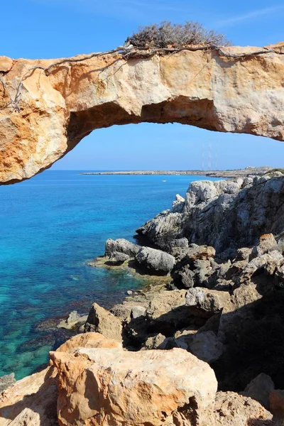 Kıbrıs Akdeniz Sahil Doğal Kaya Arch Ayia Napa Yakınındaki Cape — Stok fotoğraf