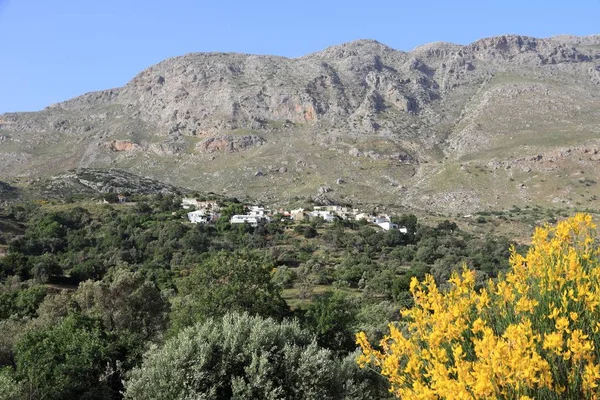 Paisaje Isla Creta Grecia Pueblo Kentrochori Las Montañas Con Monte —  Fotos de Stock