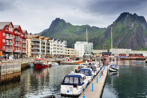 Svolvaer Norsko Července 2015 Lidé Navštívit Rybářské Městečko Lofoten Ostrovy — Stock fotografie