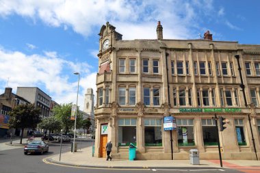 Barnsley, İngiltere - 10 Temmuz 2016: İnsanlar Barnsley, İngiltere'de kent merkezinin ziyaret edin. Barnsley bir büyük şehir, Güney Yorkshire 91,297 nüfusa sahip olduğunu.