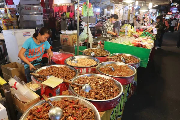 Taipei Taiwan December 2018 Люди Відвідують Нічний Ринок Раохе Тайбеї — стокове фото