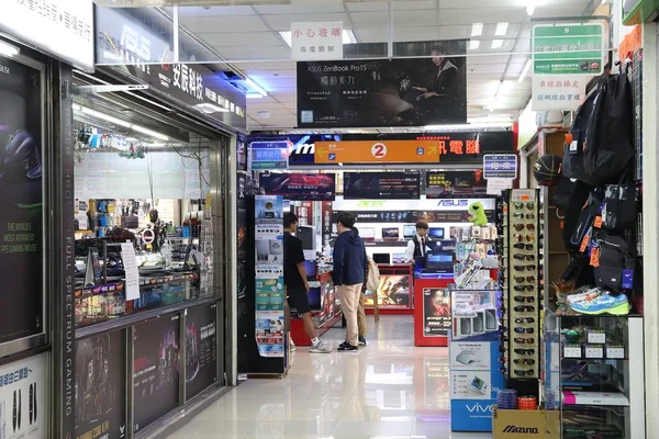 Тайпей Тайван Декабря 2018 Года Люди Посещают Компьютерный Рынок Гуанхуа — стоковое фото