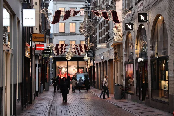 Amsterdam Netherlands December 2018 People Visit Fashion Shops Heiligeweg Amsterdam — Stock Photo, Image