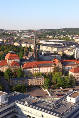 Chemnitz şehir Almanya (Saksonya eyalet). Sıcak gün batımı ışık havadan görünümü.