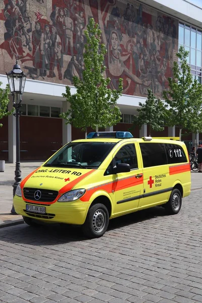 Drezno Niemcy Maja 2018 Karetka Niemiecki Czerwony Krzyż Mercedes Vito — Zdjęcie stockowe