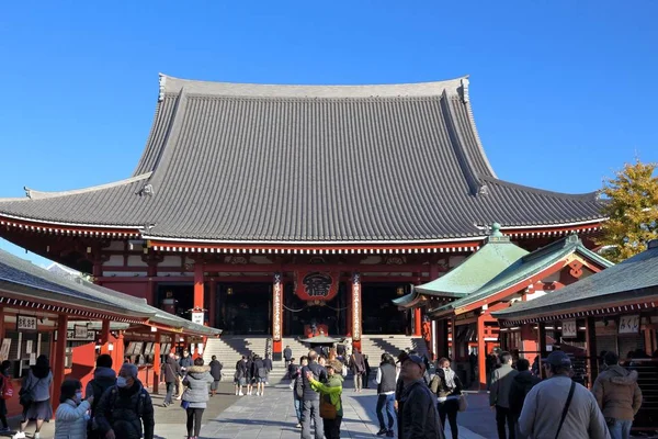 2016 人参观浅草 东京的浅草寺 浅草寺佛教寺庙供奉菩萨观音 — 图库照片