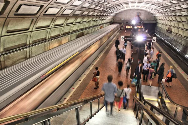 Washington Usa Den Juni 2013 Människor Vänta För Tunneltåg Washington — Stockfoto