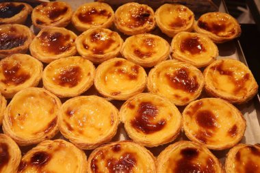 Pasteis de nata - geleneksel Portekizce mutfağı yumurta tart krem ile doldurma.