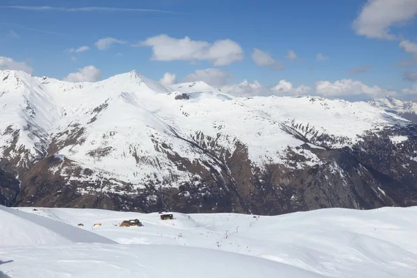 法国阿尔卑斯滑雪在冬天雪 Valloire 滑雪胜地在欧洲 — 图库照片