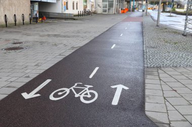 Gothenburg, İsveç'te bisiklet yolu. Ulaşım altyapısı Bisiklete binme.