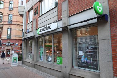 Göteborg, İsveç - 26 Ağustos 2018: Gothenburg, İsveç eczane deposu. En düşük Sek 520 milyar (2018 İsveç miktarda harcama aylık tüketici).