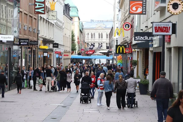 Gothenburg Svédország August 2018 Emberek Vásárolnak Kungsgatan Utcában Göteborg Svédország — Stock Fotó