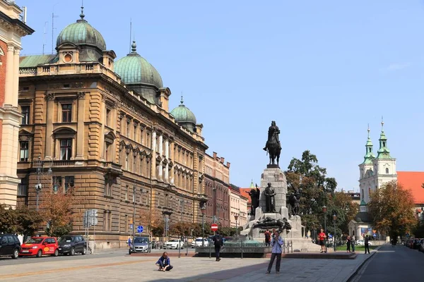 クラクフ ポーランド 2018 はポーランド クラクフの Matejki 広場をご覧ください クラクフの歴史的な中心部は ユネスコの世界遺産 — ストック写真