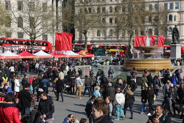 London Storbritannien April 2016 Människor Besöker Trafalgar Square För Saint — Stockfoto