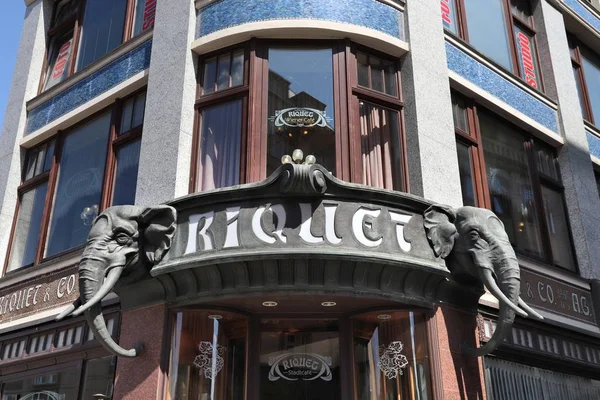 莱比锡 2018年5月9日 咖啡馆 Riquet 在莱比锡 维也纳风格的咖啡馆门面与大象头是一个最可认识的地标在莱比锡 — 图库照片