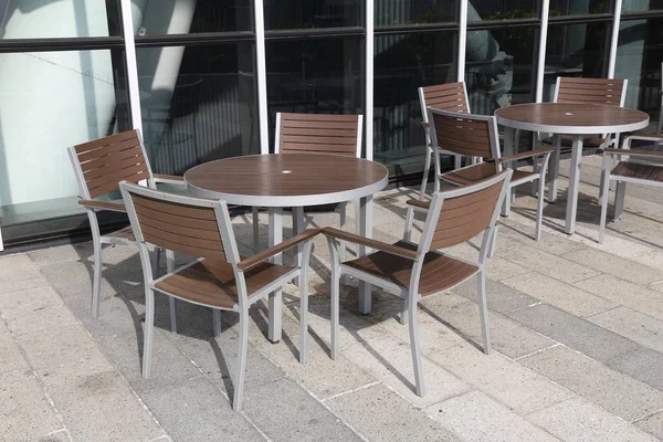 Generieke Stedelijke Buitencafé Tokio Japan Eenvoudige Stoelen Tafels — Stockfoto