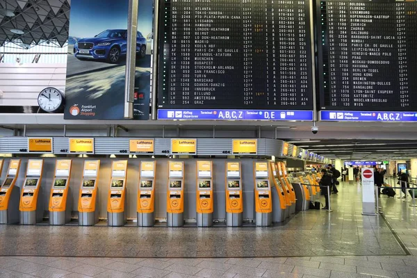 法兰克福 2016 乘客访问德国法兰克福国际机场机场终端 2015 最繁忙的机场在世界与 6100 万乘客 — 图库照片