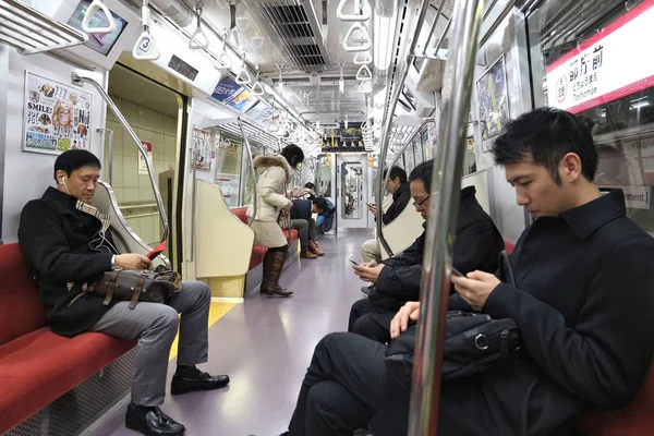 Tokyo Japonya Kasım 2016 Nsanlar Tokyo Metro Bir Tren Yolculuğu — Stok fotoğraf