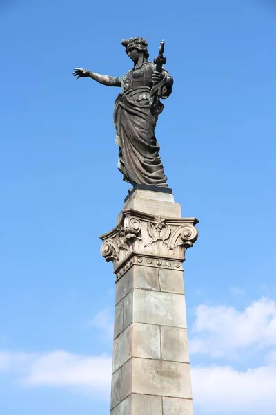 自由的诡计 保加利亚的鲁塞 保加利亚 2012 纪念碑 它是由意大利雕刻家阿诺尔多 Zocchi — 图库照片