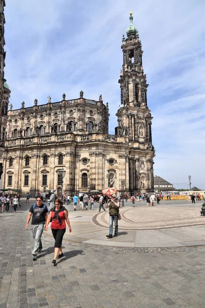 Dresden Duitsland Mei 2018 Toeristen Bezoeken Hofkirche Katholieke Kathedraal Kerk — Stockfoto