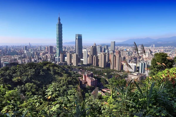 从象山看台北市城市天际线 — 图库照片