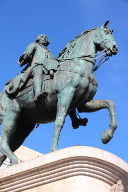 Plaza del Sol Madrid, İspanya. Kral Carlos III anıt.