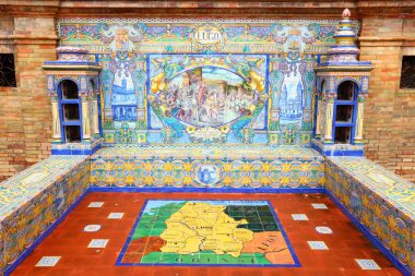 SEVILLE, SPAIN - 3 Kasım 2012: Sevilla 'daki ünlü Plaza de Espana' nın Lugo temalı detayları. Rönesans ve Art deco tarzları 1928 yılında tamamlandı..